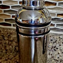 STAINLESS ONEIDA COCKTAIL SHAKER