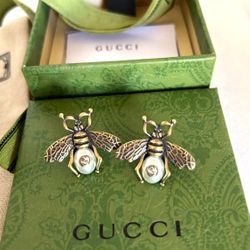 GUCCI Aged GOLD TONE BEE WITH WHITE PEARLS EARRINGS