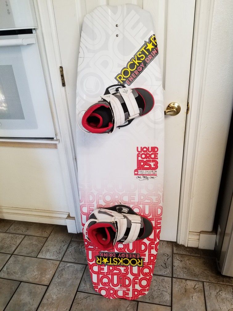 Like New Liquid Force PS3 Wakeboard With Bindings 141cm 3 Stage Hybrid Rocker