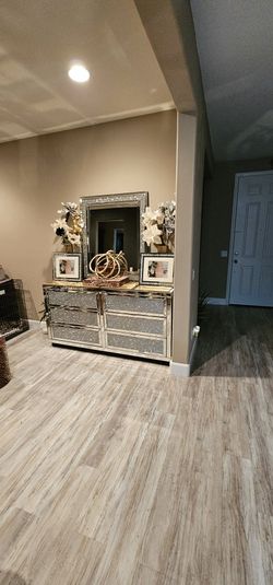 Set Dresser And Mirror