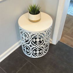 Súper Cute Side Table