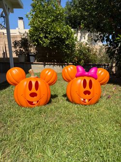 Mickey and Minnie Halloween pumpkin set