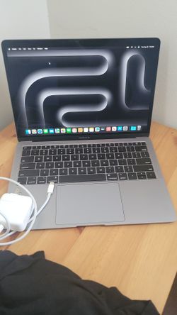 Apple MacBook Air 13-inch 2019 - Intel Core i5, 8GB RAM, 121GB SSD with charger