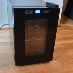 BLACK+DECKER 6-Bottle Wine Cooler – Like New (Used Once, Original Box)
