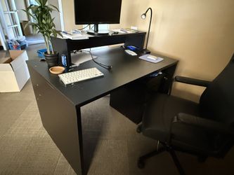 Black Desk with Riser