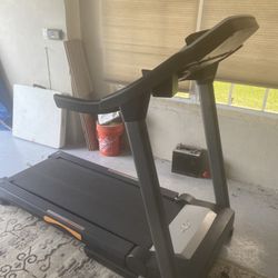 Treadmill Hardly Used NordicTrack