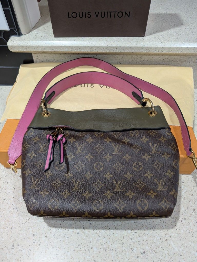 Louis Vuitton Tuilerirs Shoulder Strap Purrse Olive Green Leather Trim Box And Duster