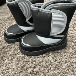 Infant SZ 7 Snow Boots