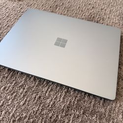 Microsoft Surface Laptop Go – Ice Blue i5/8GB/128GB – Reset & Ready!