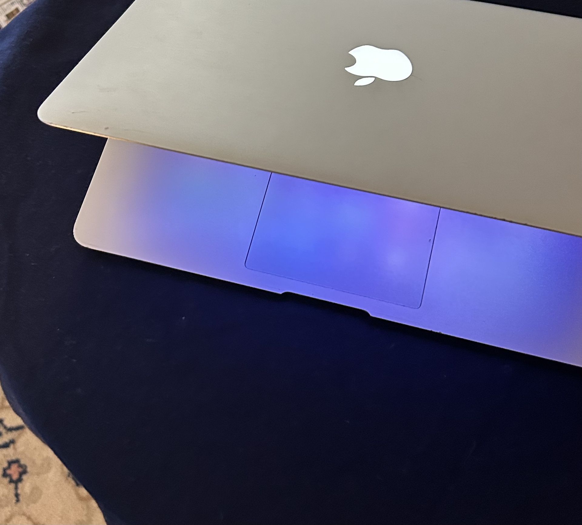 Apple MacBook Air 13” I5/8GB/256GB SSD $180