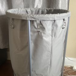 Laundry hamper 