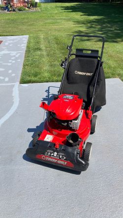 LAWNMOWER VACUUM-CHIPPER-SHREDDER  TROY BILT CSV-060  Briggs & Stratton 650hp.  190cc Engine Works & Runs Great 👍 like new