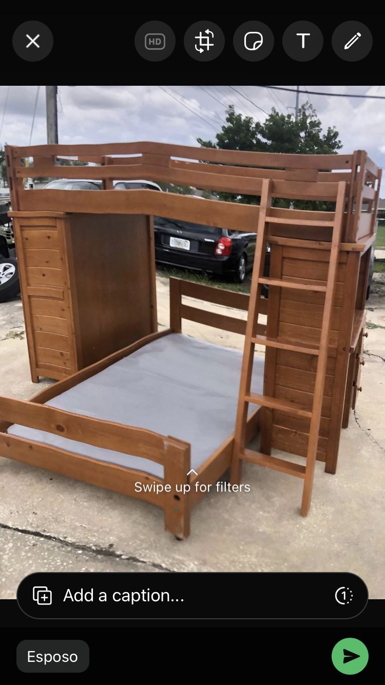Twin/Twins Bunk Bed With Mattresses