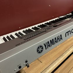 Yamaha MO8 Synth 