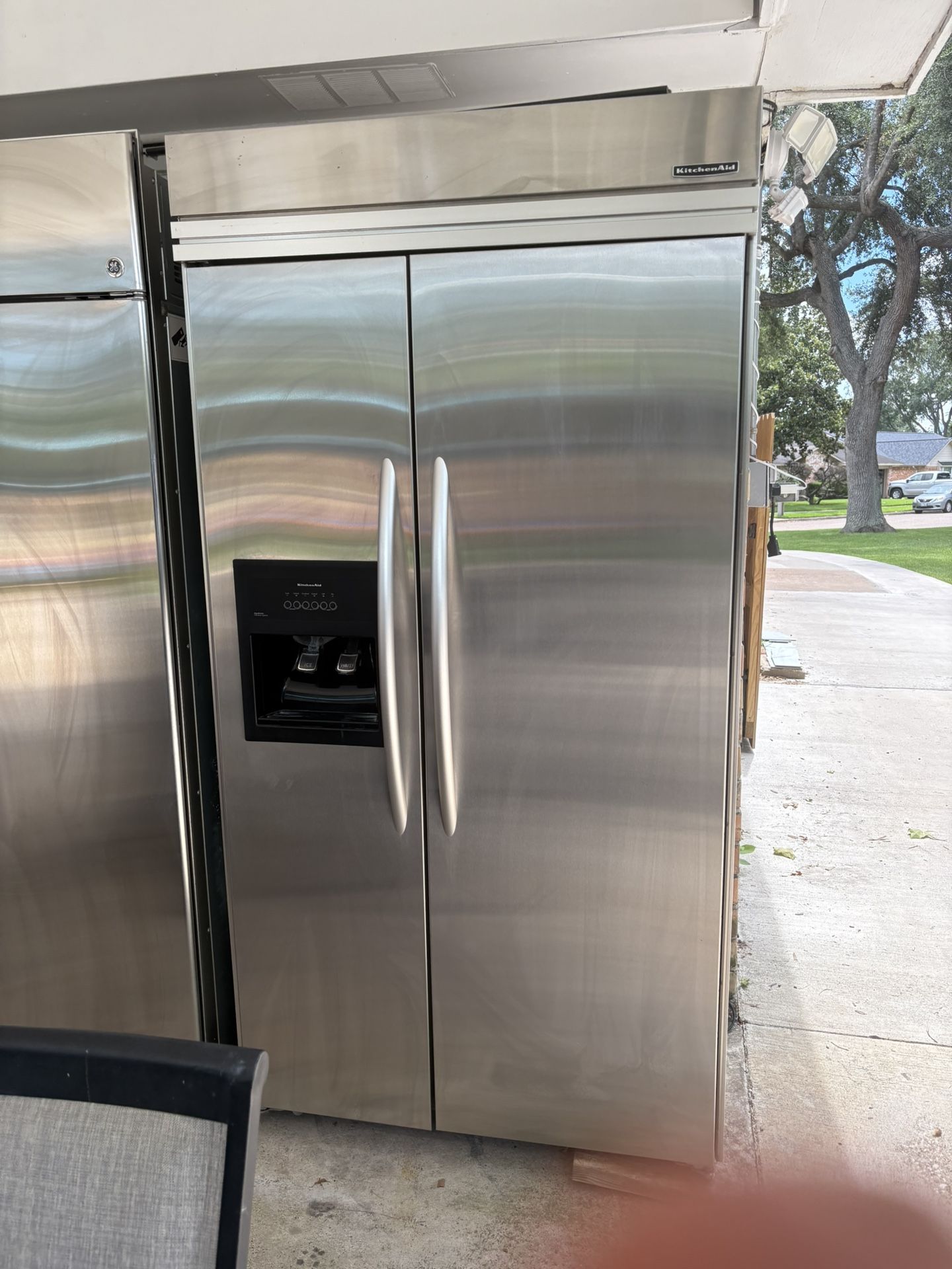 KITCHEN AID BUILT IN 42 X 83 INCHES REFRIGERATOR COOLING AND FREEZING PROPERLY