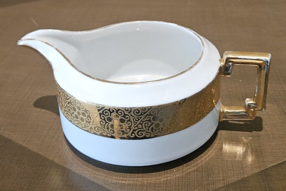 18k Vtg. Royal Bavaria Creamer
