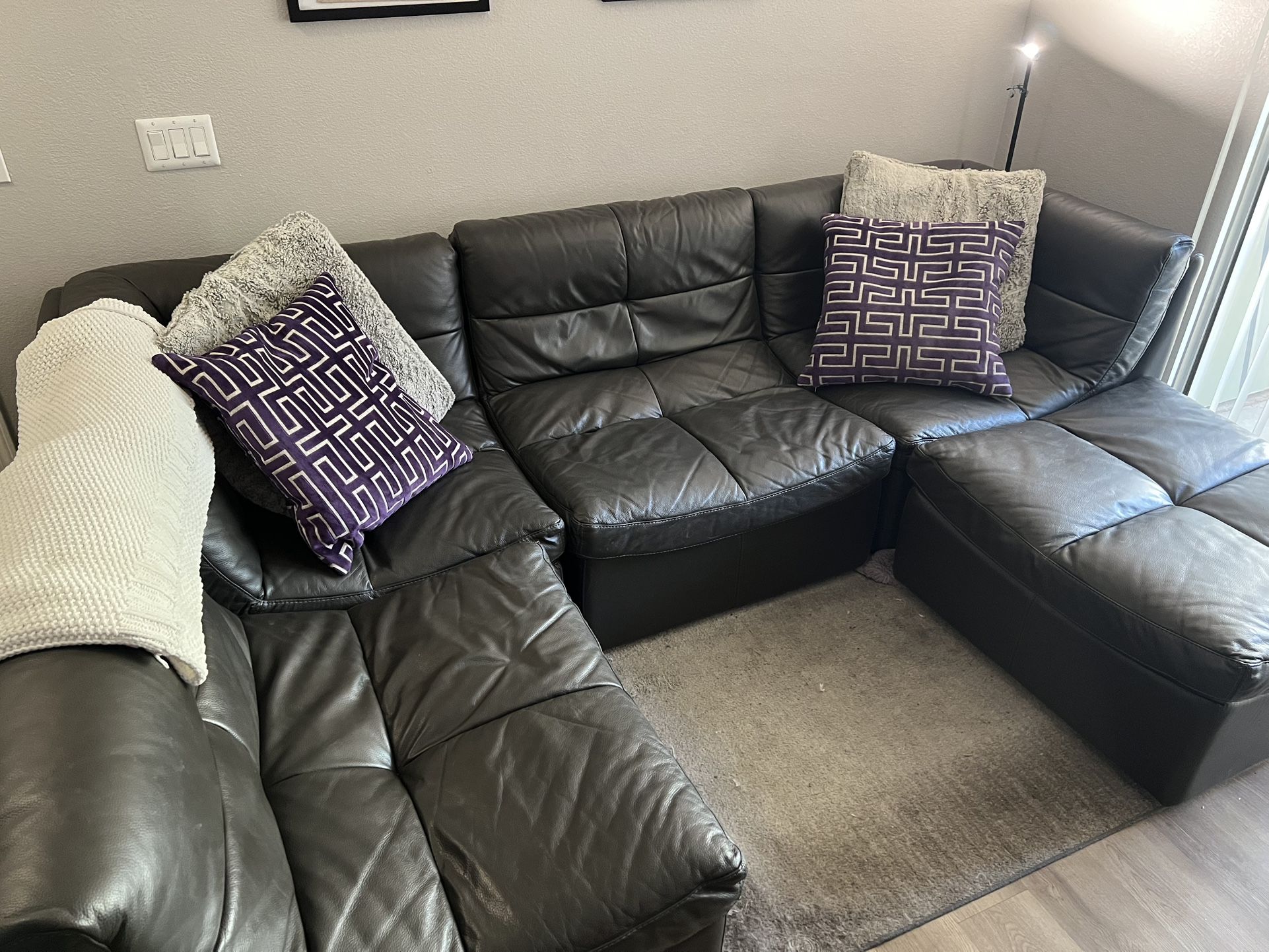 Chateau d’Ax 5 Piece Sectional Sofa Mason Black-Dyed Leather