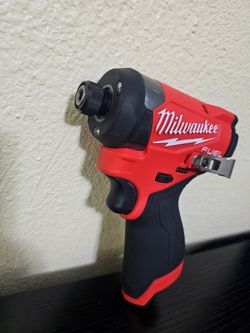 MILWAUKEE M12 1/4 IMPACT DRIVER 