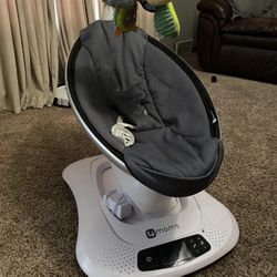 4moms mamaRoo 4 multi-motion baby swing with strap fastener