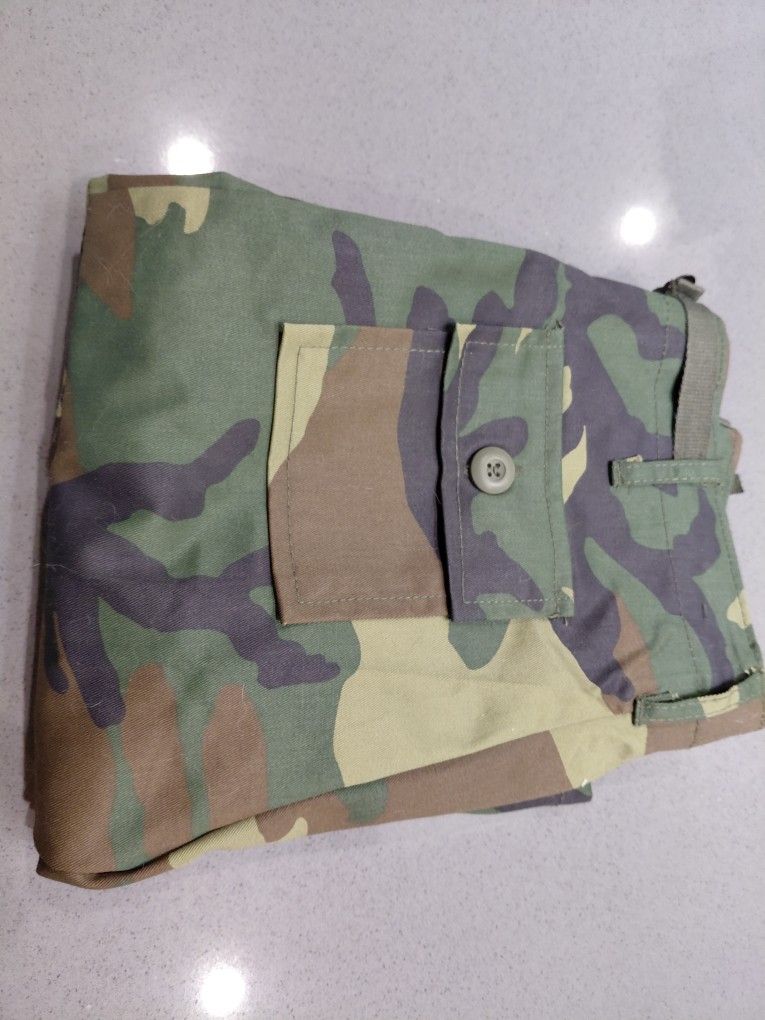Youth Camo Cargo Pants (Size 12)