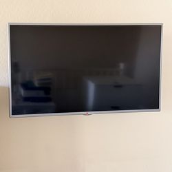 LG 42” Smart LED TV – 1080p – Works Perfect