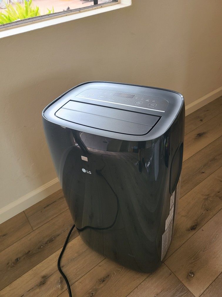 AC Portable LG 12,000 BTU Smart WI-FI and  Dehumidifier, With Remote, Quiet only 51dB