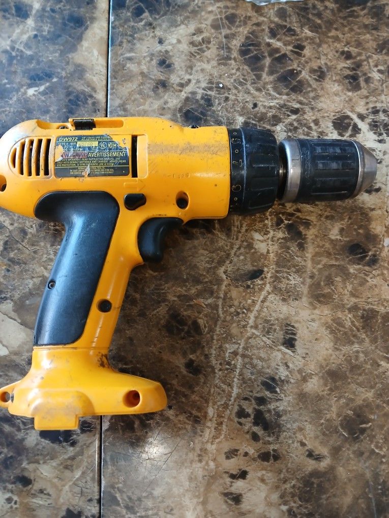 Dewalt DW972 12 v Cordless Drill Good Working Condition Tool Only Free Shipping
Experience the convenience of cordless power with the DEWALT DW972 1