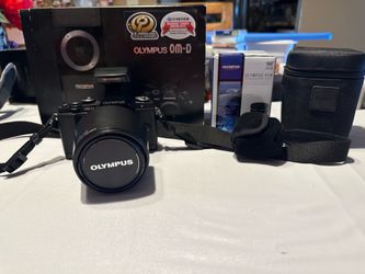 Olympus OM-D E-M5 Complete Photography Kit – Lens, Tripod, Accessories