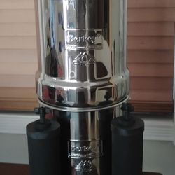 Berkey Travel Water Filter System 1.5 Gal Stainless w/2 Black Filters Clean
