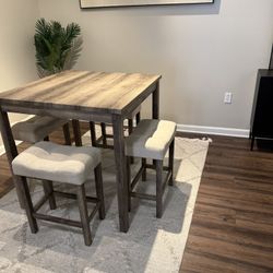 Table & Stools 