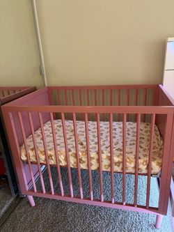 Mini pink crib