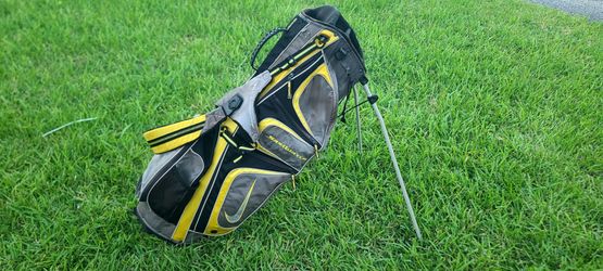 Nike Golf Stand Bag, some zippers don't open.