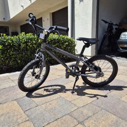 Kids Black Priority Bike