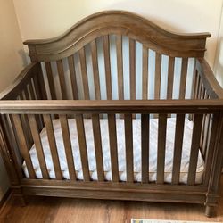 Franklin Ben Amelia Crib / Toddler Bed + Mattress