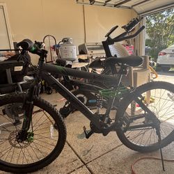 Genesis V2100 Men's Mountain Bike