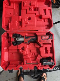 Milwaukee cable cutter $100