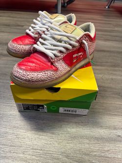 Nike SB Dunk Low x Stingwater "Magic Mushroom"