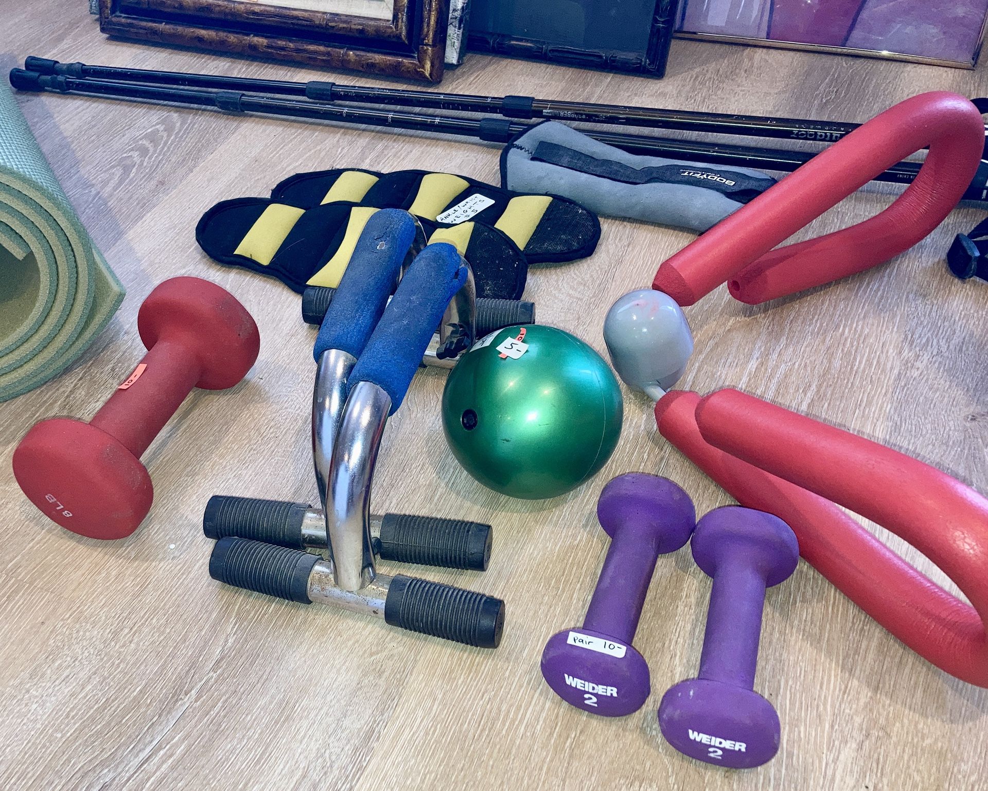 Sports Exercise Equipment Dumbbells Weights Thigh Master Golf Bike Rack Pump