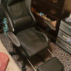 GAMING CHAIR AND GAMING DESK BUNDLE