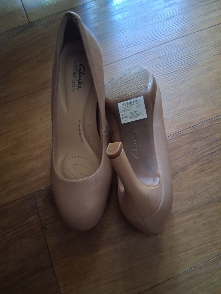 Clark's Leather 3"Pump Warm Beige. Size 9
