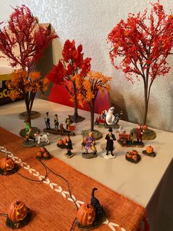 Lemax Retied spooky house figurines - Turlock