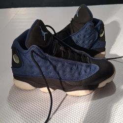 Jordans 13 Retro Brave Blue Dj5982-400 Size 8
Bottom corner shoe lace strap became unglued will need for strap to be glued back into shape 
