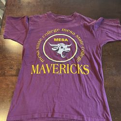 Mesa State Mavericks University Graphic T-Shirt Size L
