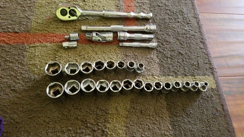 Blue point ratchet and extention and sockets