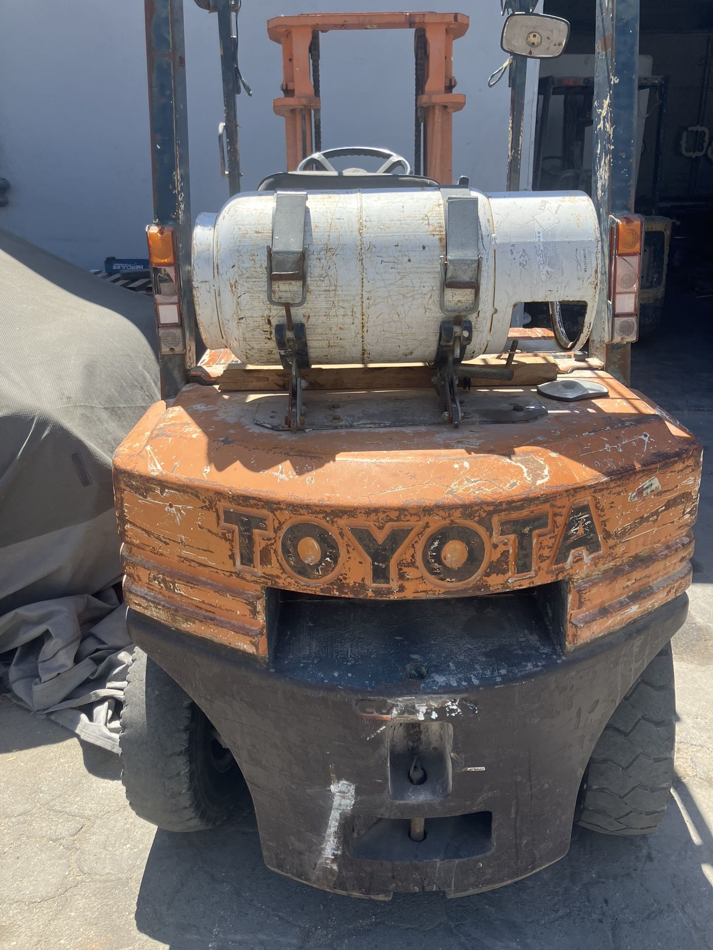 FORKLIFT