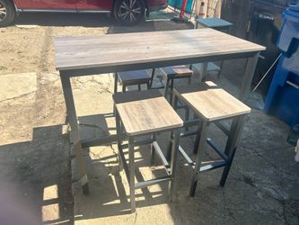 PUB STYLE DINNING TABLE & STOOLS