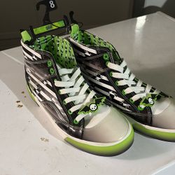 Tennis Shoes Sise 8.  