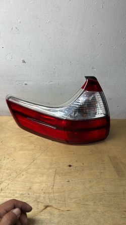 2015 to 2020 Toyota sienna driver side taillight