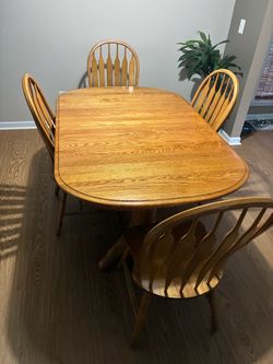 Oak Dining Table with 4 Windsor Chairs