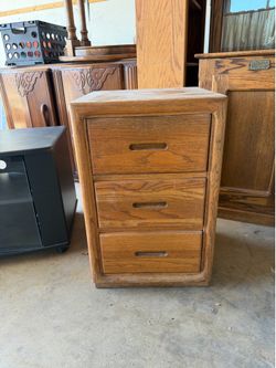 Solid Oak 3-Drawer Nightstand